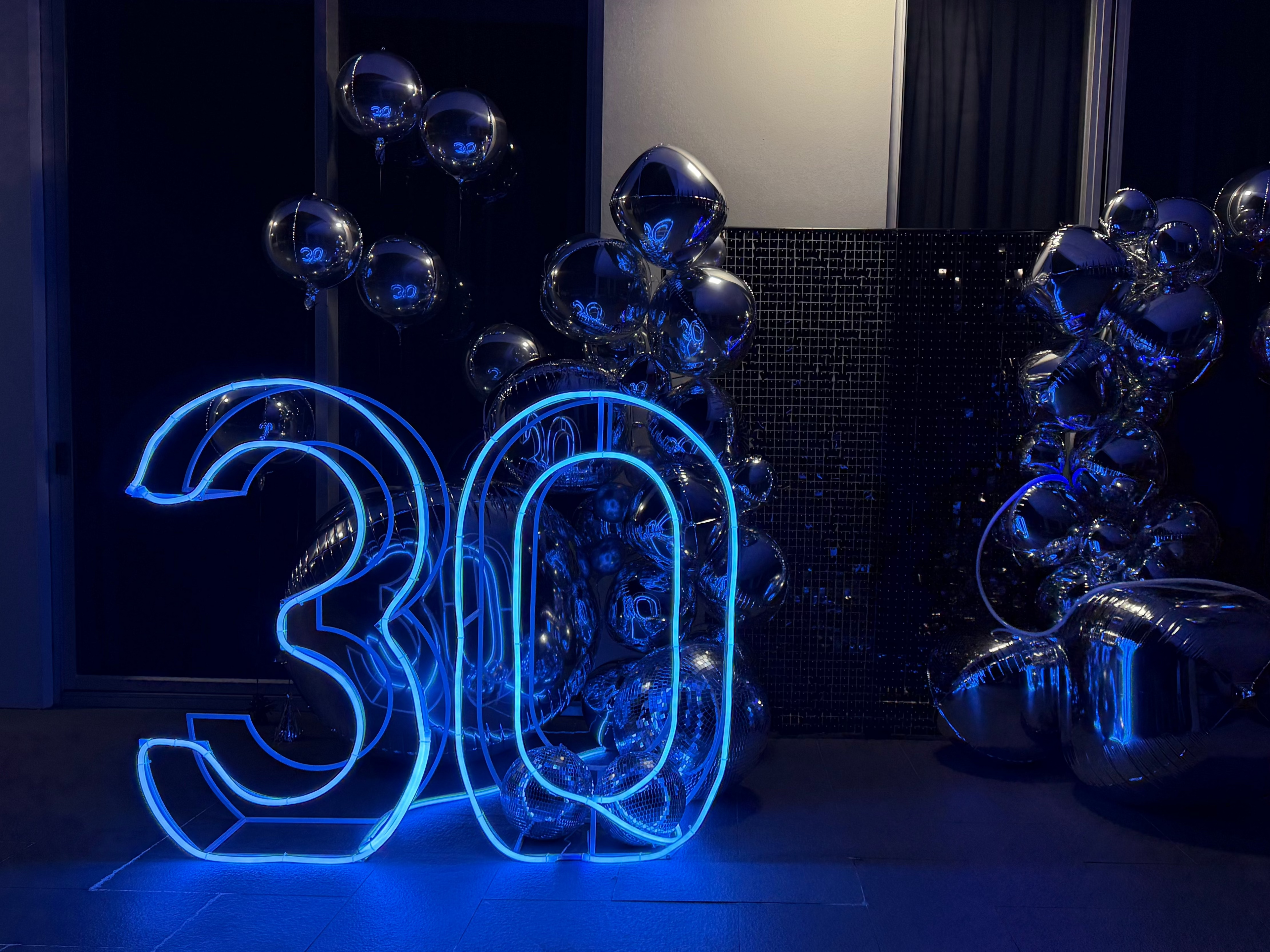 LED Number 30 Stand